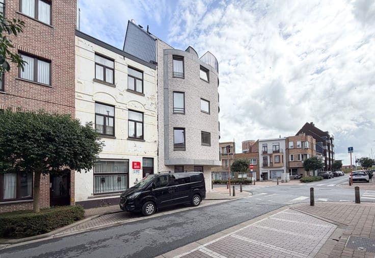 Te renoveren rijwoning met 4 slaapkamers vlak bij de jach...