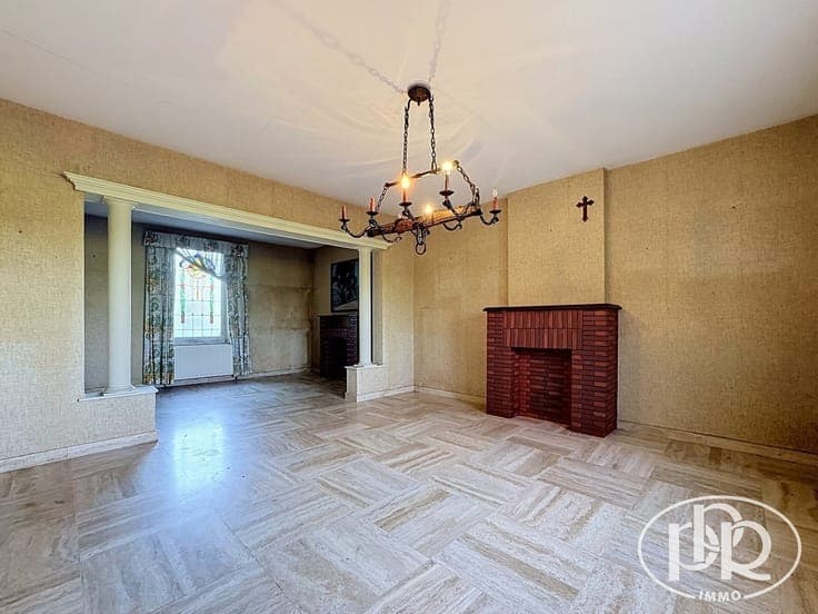 Lot of approximately 6 ares, with 4 bedrooms and 2 parking s