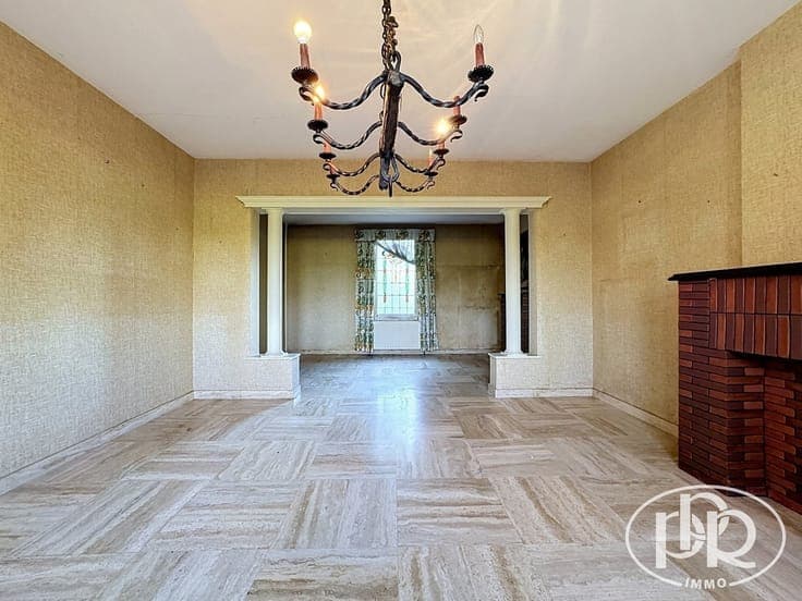Lot of approximately 6 ares, with 4 bedrooms and 2 parking s