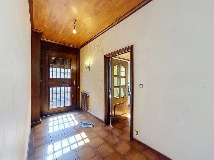 One bedroom house with garden, garage and convertible attic