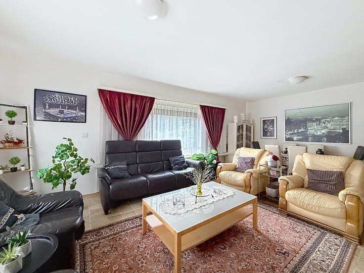 Beautiful 4-Bedroom House with Garden