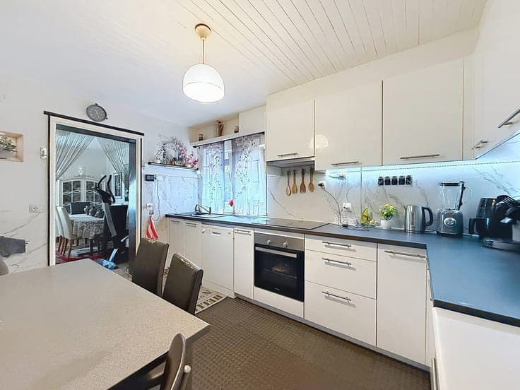 Beautiful 4-Bedroom House with Garden