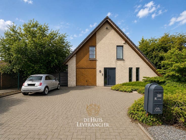 Charmante villa met prachtige tuin en volledig omheind we...
