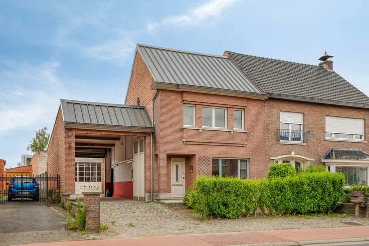 Te renoveren woonhuis met vergund magazijn (612 m²) te Ke...
