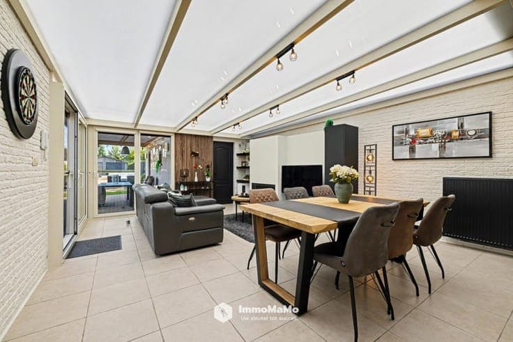 RUIME GERENOVEERDE WONING MET 3 SLPK TE KOOP IN WACHTEBEKE