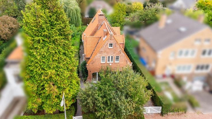 Charming 4-bedroom villa with a pool and a beautiful garden