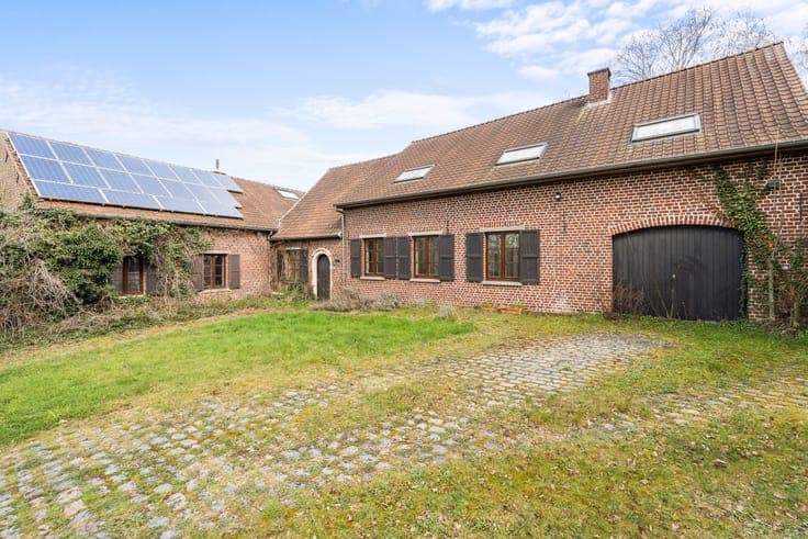 Spacious detached house for sale in Ternat