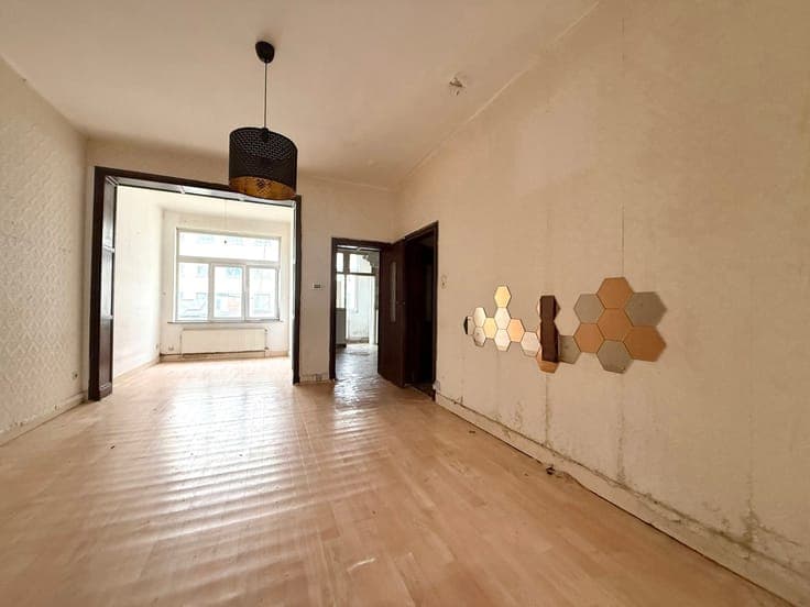 Madou | Arts Loi - Bel immeuble traversant à rénover