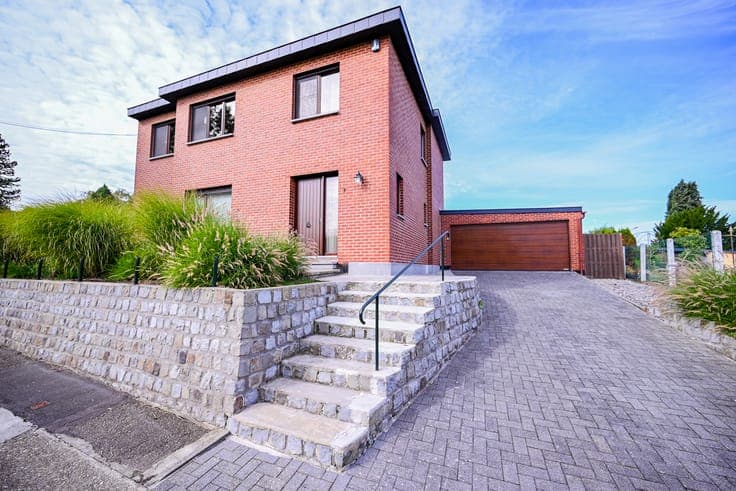 House with garden, garage and outbuilding
