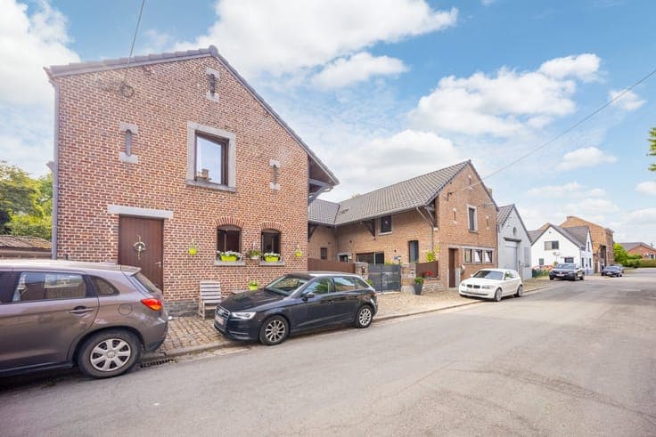 Farmhouse with courtyard