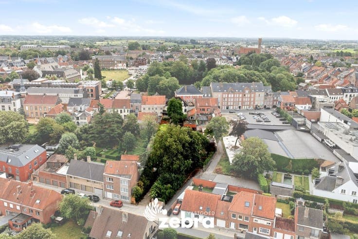 Uitzonderlijke eigendom op een ruim perceel met uitweg in...