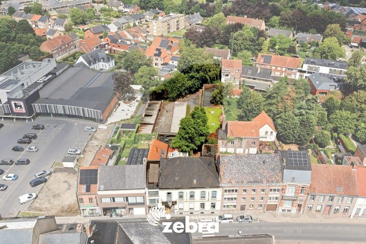 Uitzonderlijke eigendom op een ruim perceel met uitweg in...