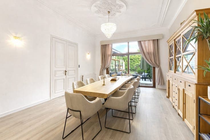 Charming townhouse with 5 bedrooms & garden in city centre