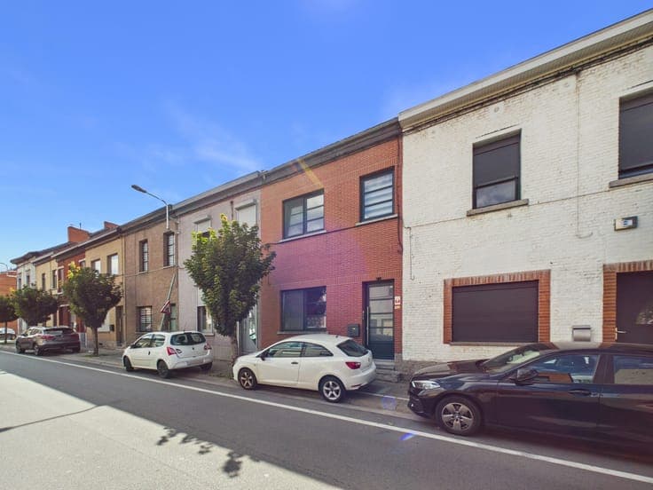 4-Bedroom House with TERRACE & GARDEN
