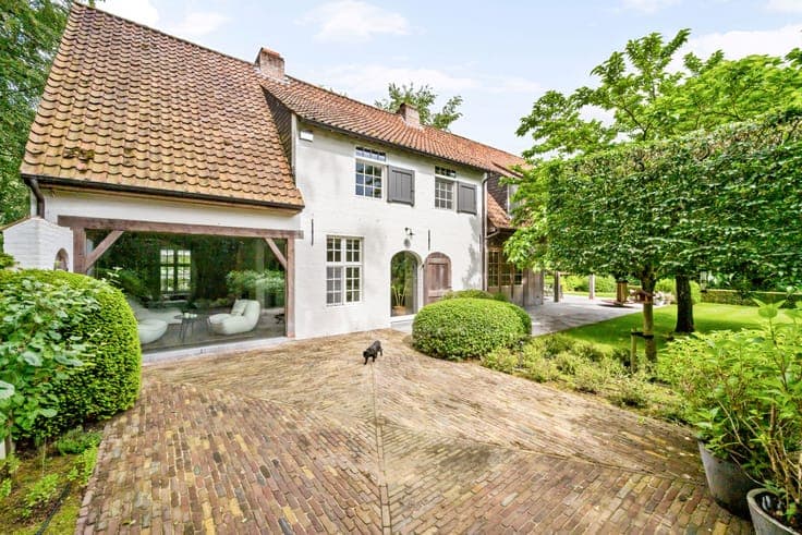 Characterful renovated villa on 2,100 m² in Schilde Bergen