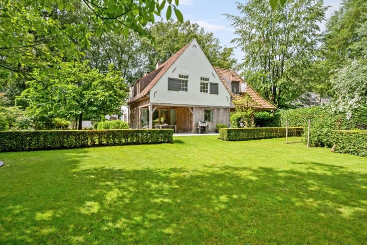 Characterful renovated villa on 2,100 m² in Schilde Bergen