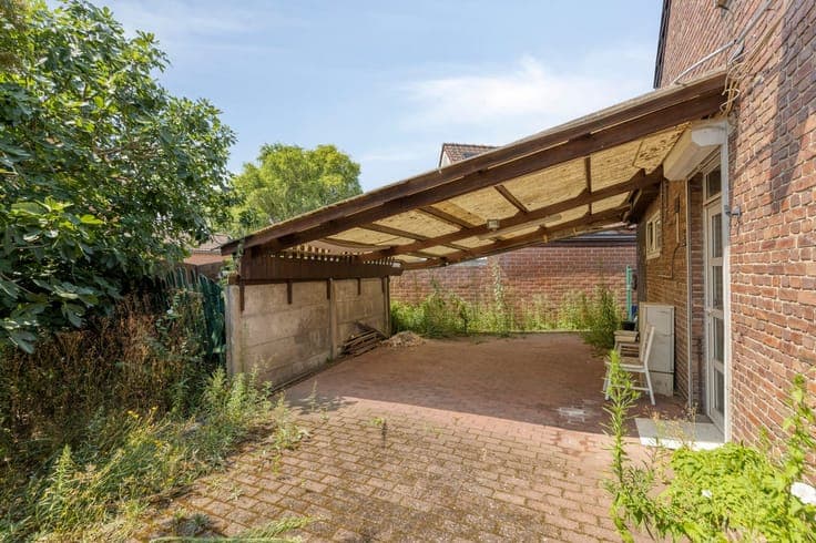 Investment property with two units in a central location