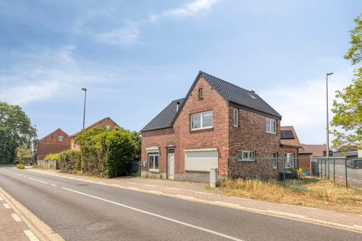 Investment property with two units in a central location