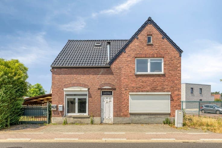 Investment property with two units in a central location