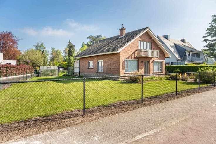 Ruime open bebouwing met grote tuin