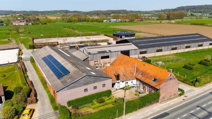 Prachtige paardenstoeterij te koop te Ronse