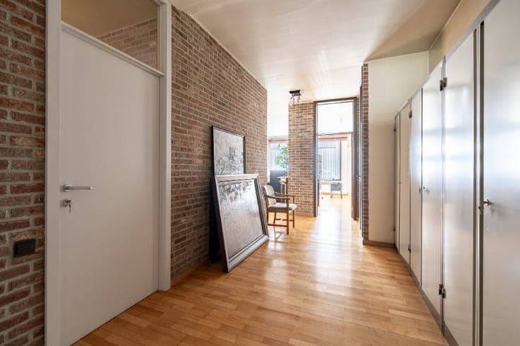 Unieke en ruime woning met geïntegreerd kantoor, 4 slpks ...