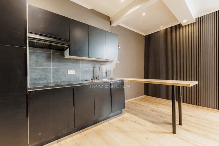 Apartment building for sale in Fleurus