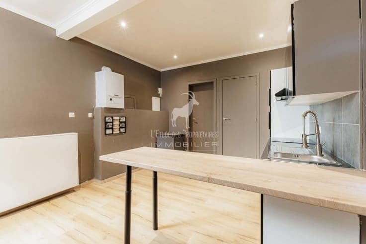 Apartment building for sale in Fleurus