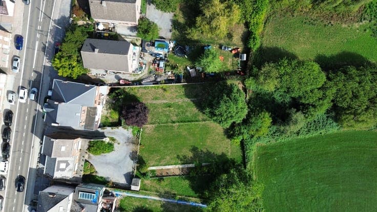 Immeuble comprenant une maison et un appartement