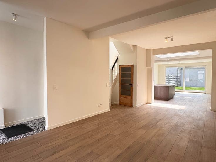 Ruime woning met 3 slaapkamers, 1 badkamer en tuin te koo...
