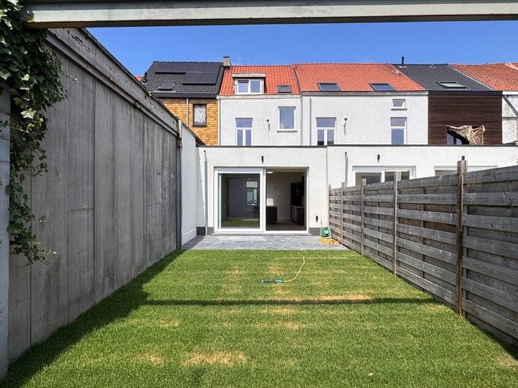 Ruime woning met 3 slaapkamers, 1 badkamer en tuin te koo...