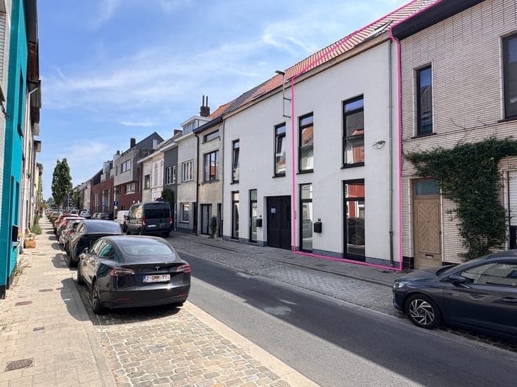 Ruime woning met 3 slaapkamers, 1 badkamer en tuin te koo...