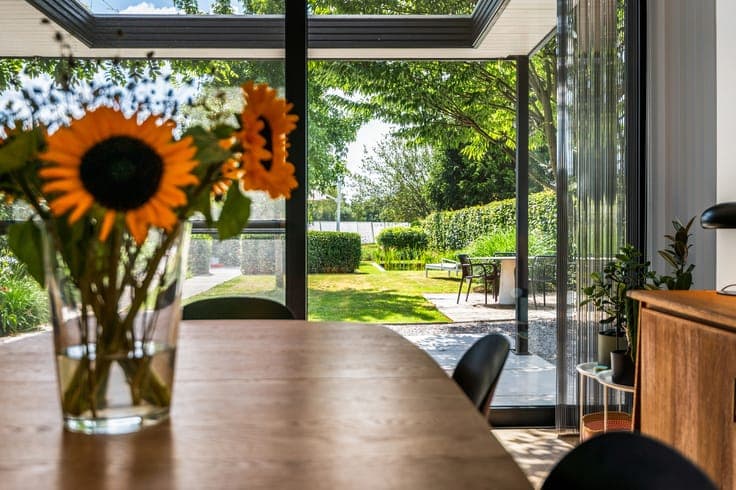 Beautiful semi-detached home with a dream garden
