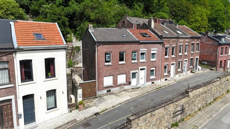 BELLE MAISON 3 FACADES AVEC GRANDE TERRASSE