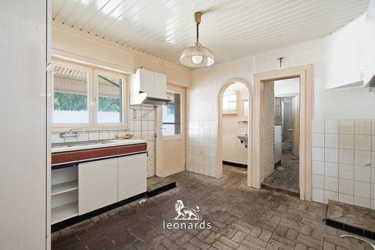 Renovation project with warehouse and large garden