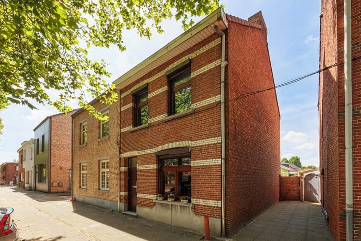 Halfopen woning te koop in Brasschaat
