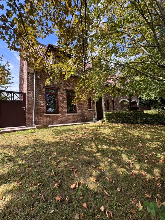 CHARMING VILLA ON APPROX. 42 ARES IN A SOUGHT-AFTER LOCATION