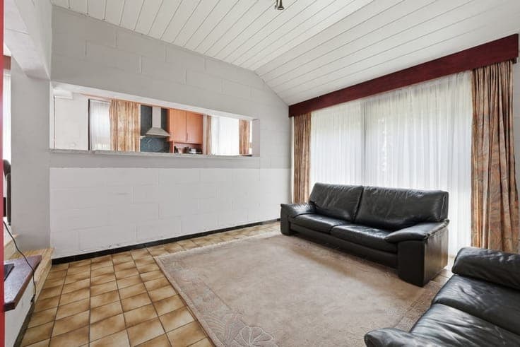 OP TE FRISSEN GEZINSWONING MET GARAGE OP EEN MOOI PERCEEL...