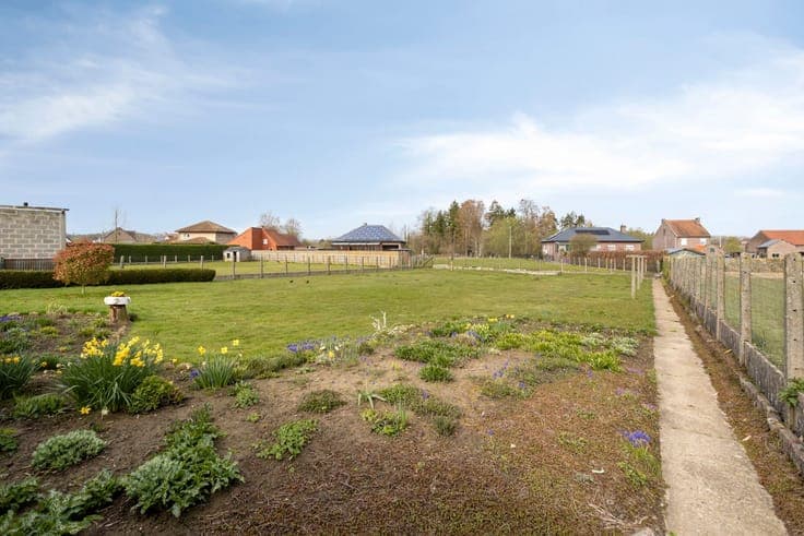 Country house with outbuildings on 16a in Waanrode