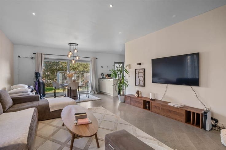 Charming semi-detached building with 4 bedrooms and garden