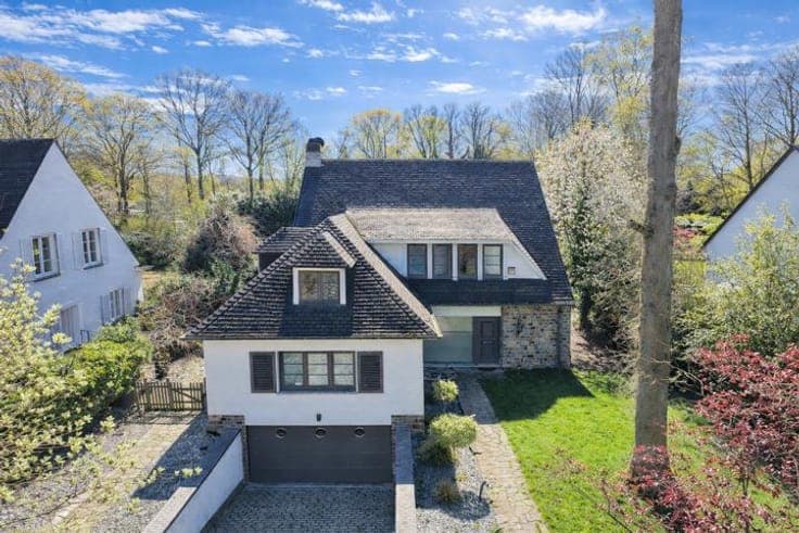 Near Stockel – Beautiful villa on 16a50 m² plot + pool