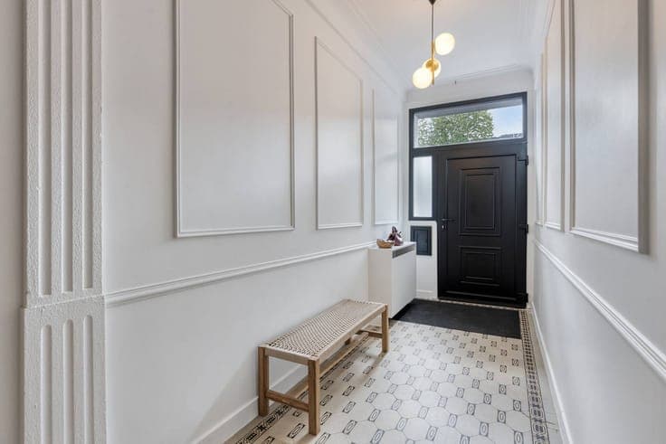 Charming house with high-end finish and sunny garden