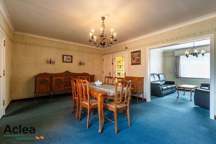 Te renoveren halfopen bebouwing op mooi perceel van 444m²