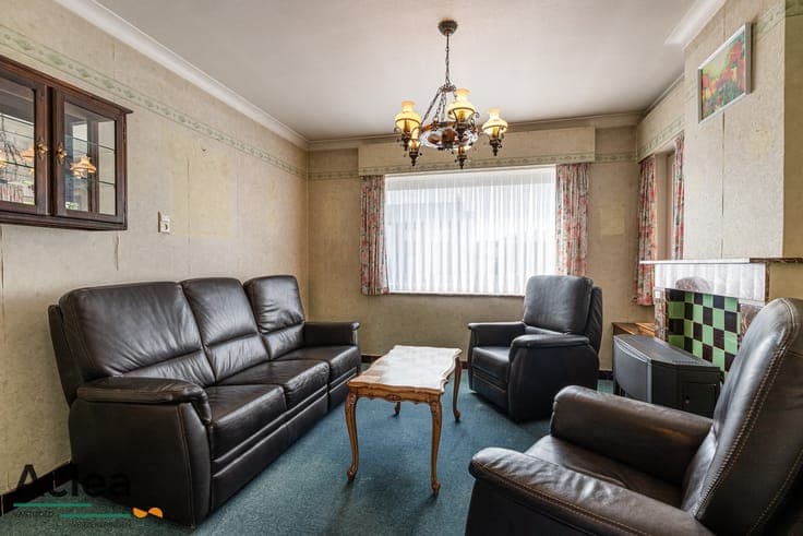 Te renoveren halfopen bebouwing op mooi perceel van 444m²