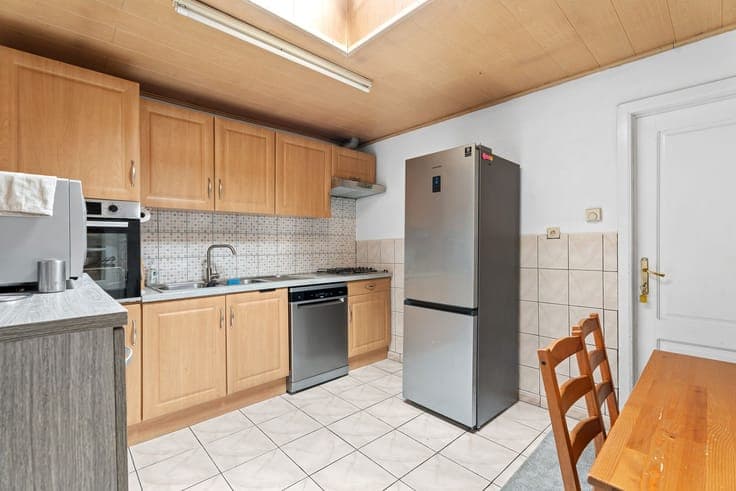 Surprisingly spacious home with unique rear access!