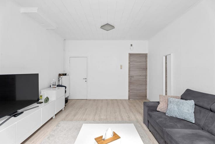 Surprisingly spacious home with unique rear access!