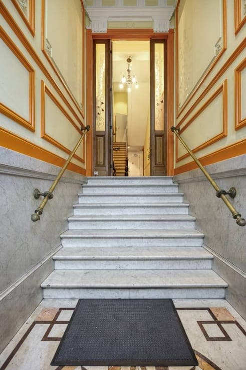 7-bedroom townhouse to be refreshed with city garden.