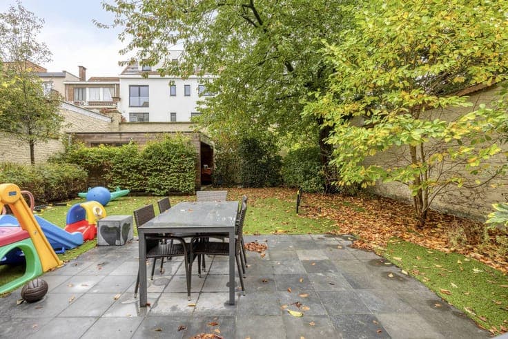 7-bedroom townhouse to be refreshed with city garden.
