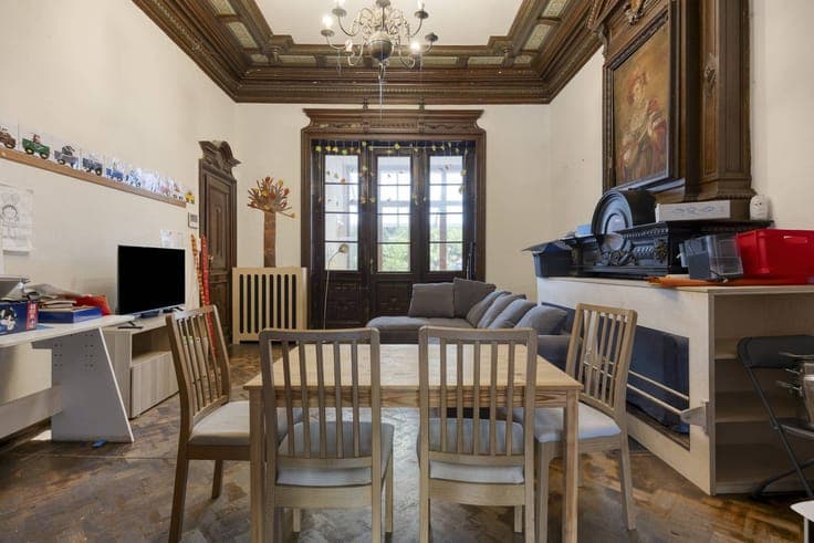 7-bedroom townhouse to be refreshed with city garden.