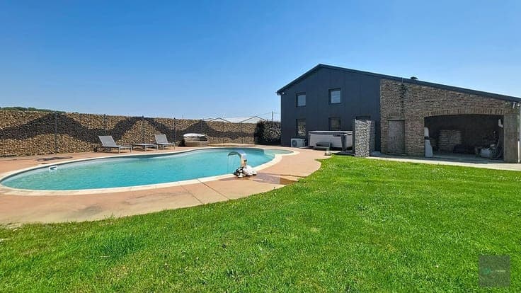 Propriété avec maison 280 m², entrepôt 170m² + appart 2 ch